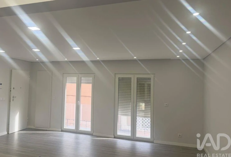 Apartamento T3 para Venda em Carcavelos e Parede Foto 3