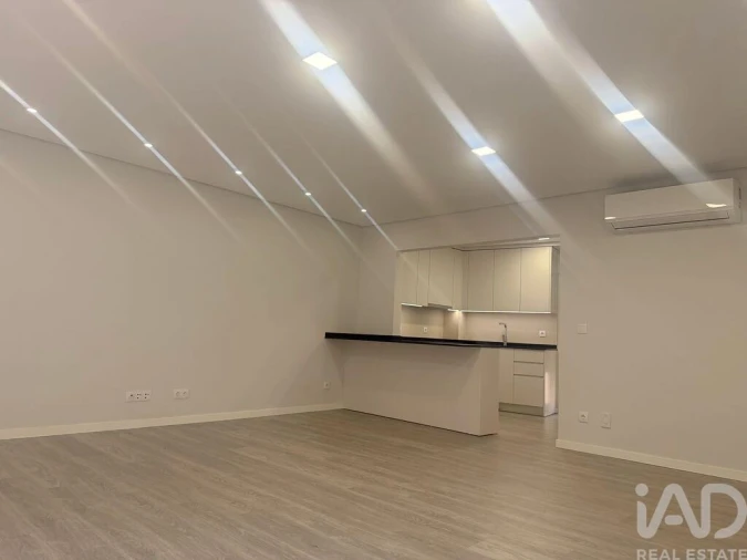 Apartamento T3 para Venda em Carcavelos e Parede Foto 4