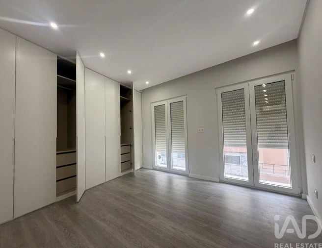 Apartamento T3 para Venda em Carcavelos e Parede Foto 11