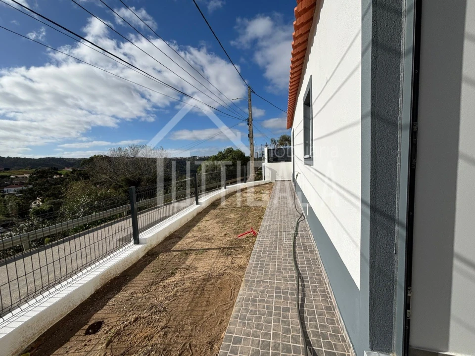 Moradia T2 para Venda em Azueira e Sobral da Abelheira Foto 23