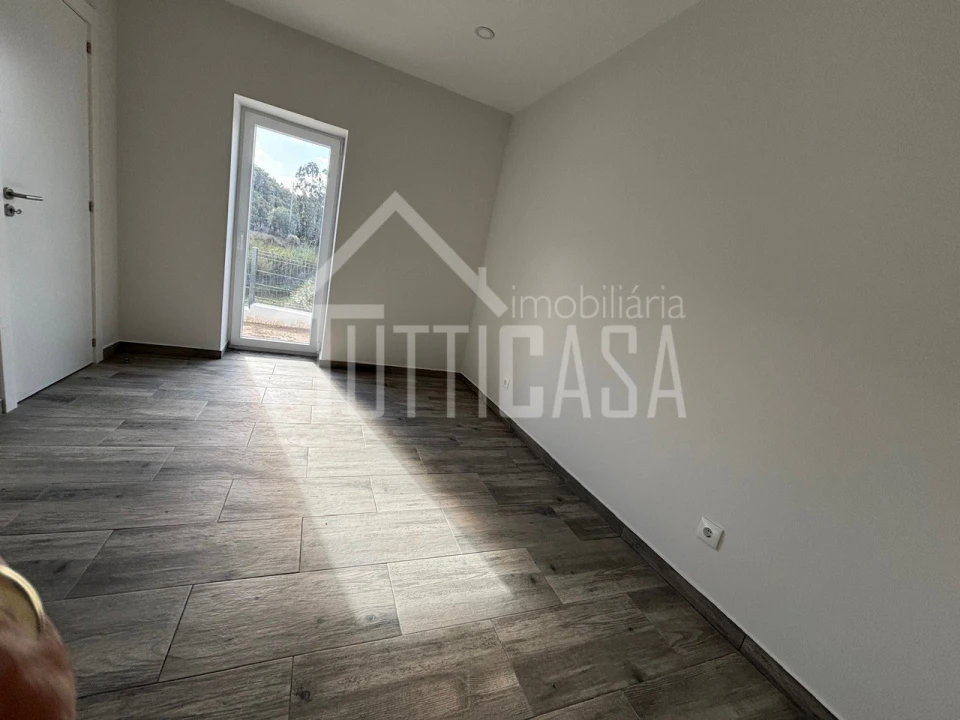 Moradia T2 para Venda em Azueira e Sobral da Abelheira Foto 36