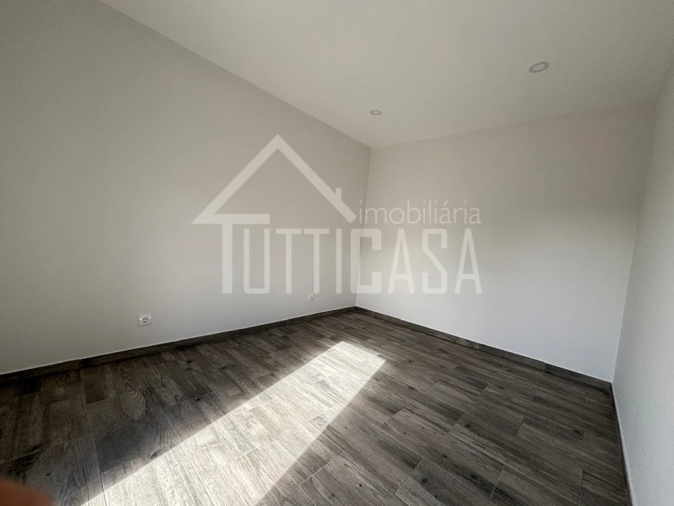 Moradia T2 para Venda em Azueira e Sobral da Abelheira Foto 38