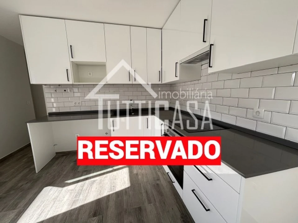 Moradia T2 para Venda em Azueira e Sobral da Abelheira Foto 1