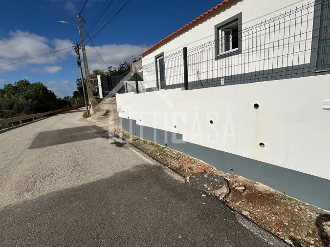 Moradia T2 para Venda em Azueira e Sobral da Abelheira Foto 13