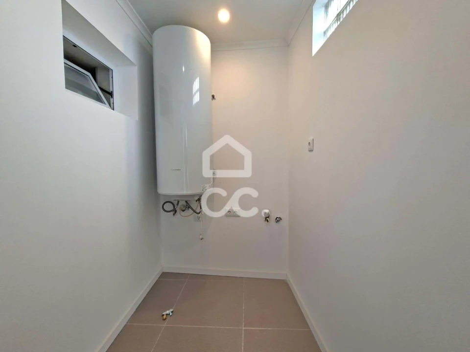 Moradia T2 para Venda em Ribeirinha Foto 9