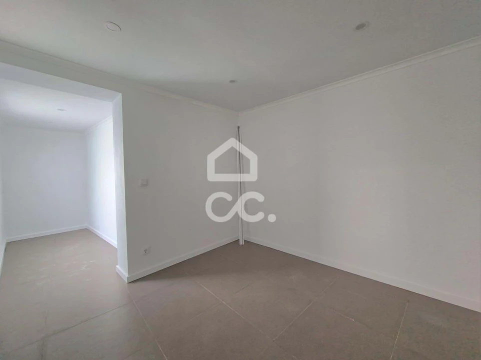 Moradia T2 para Venda em Ribeirinha Foto 7