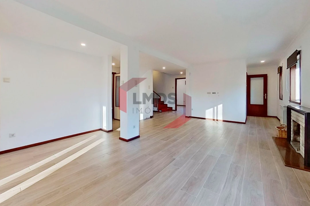 Moradia T6 para Venda em São Mamede de Infesta e Senhora da Hora Foto 1