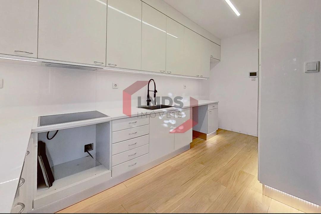 Moradia T6 para Venda em São Mamede de Infesta e Senhora da Hora Foto 4