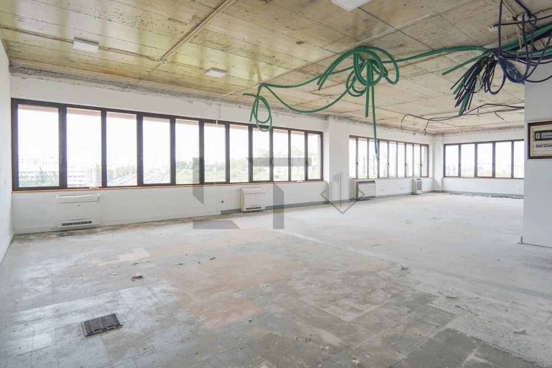 Escritório para Arrendamento em São Domingos de Benfica Foto 12