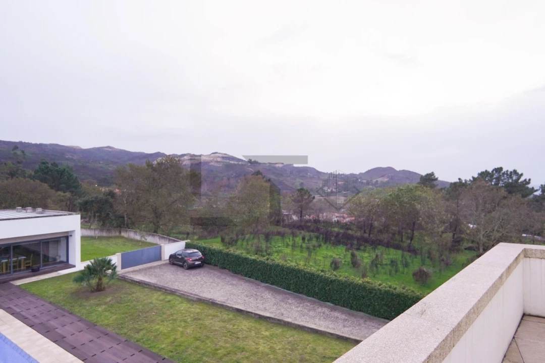 Moradia T5 para Venda em Avessadas e Rosém Foto 22