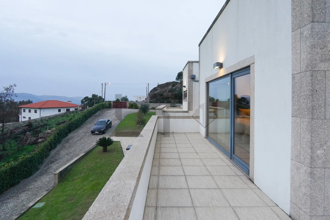 Moradia T5 para Venda em Avessadas e Rosém Foto 25