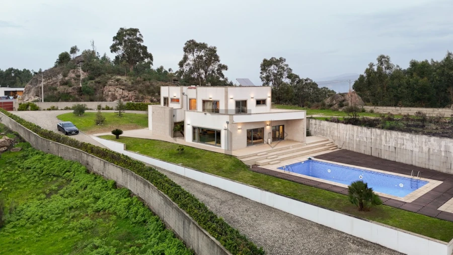 Moradia T5 para Venda em Avessadas e Rosém Foto 5