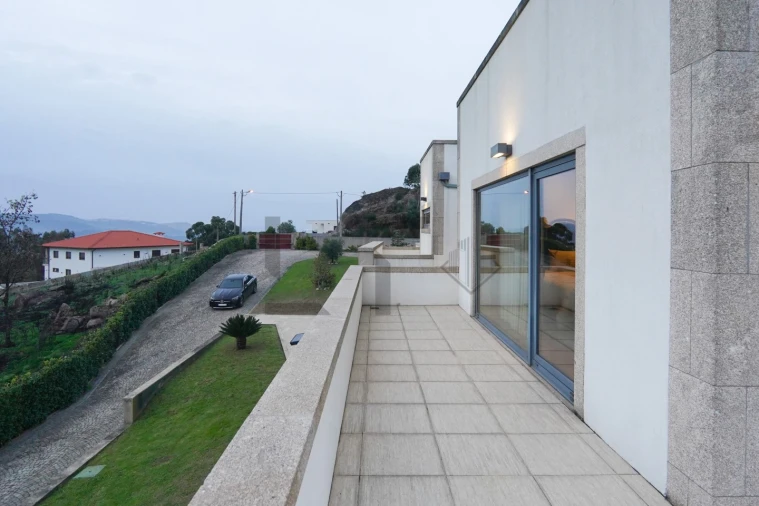 Moradia T5 para Venda em Avessadas e Rosém Foto 25