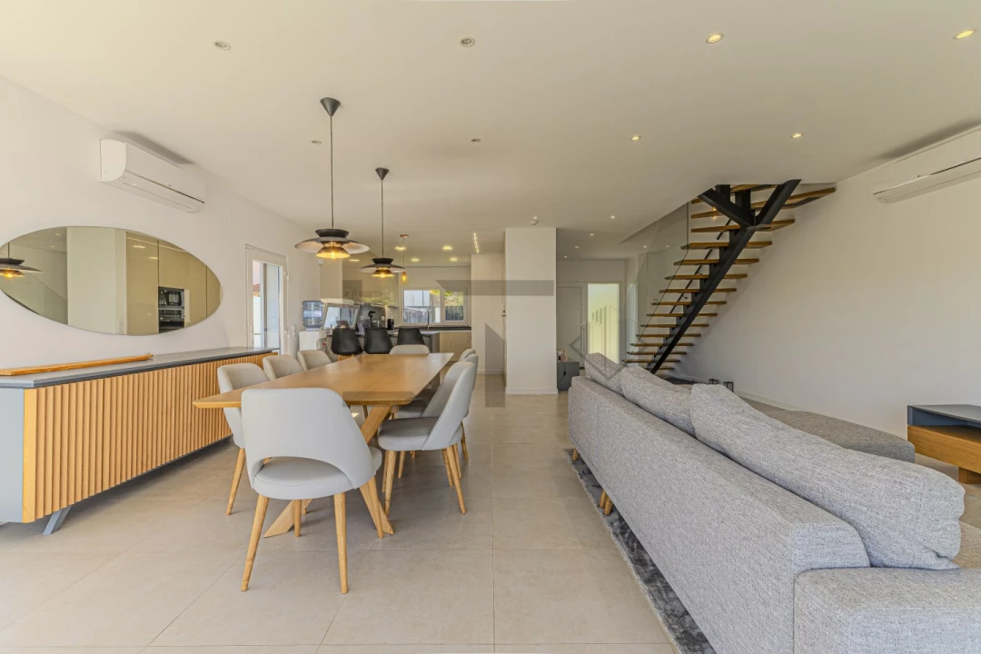 Moradia T3 para Venda em Alcabideche Foto 14