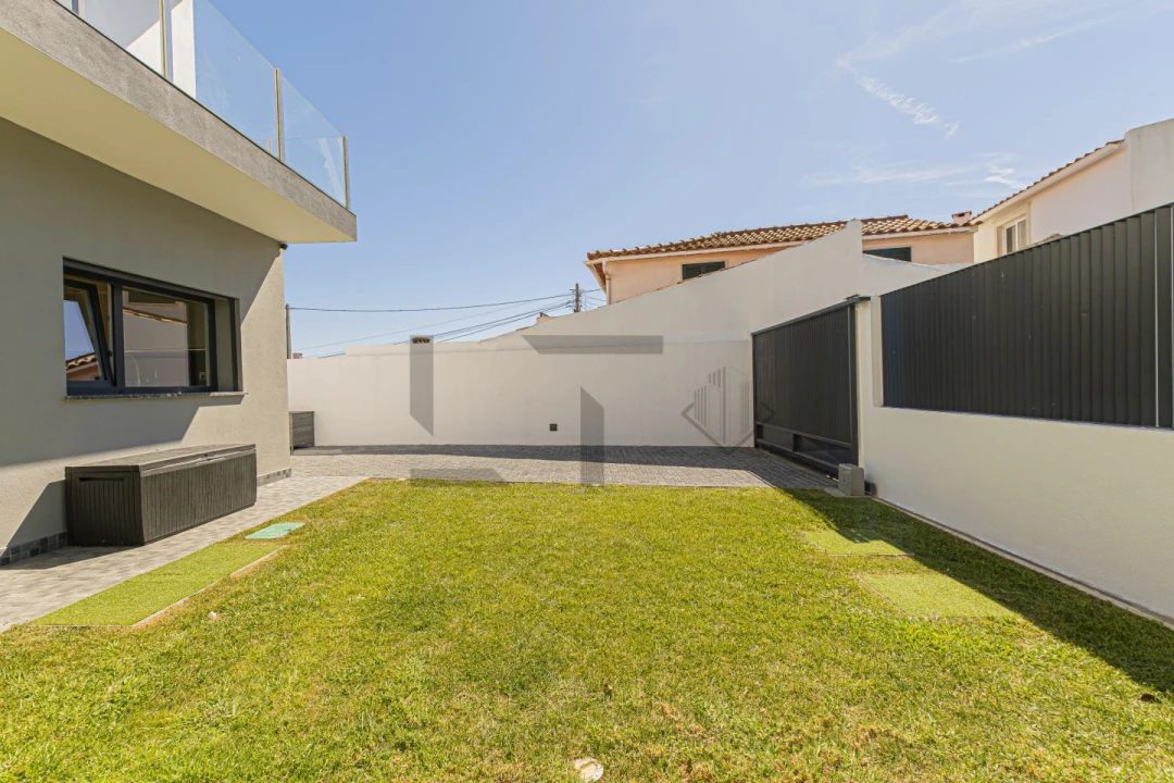 Moradia T3 para Venda em Alcabideche Foto 49