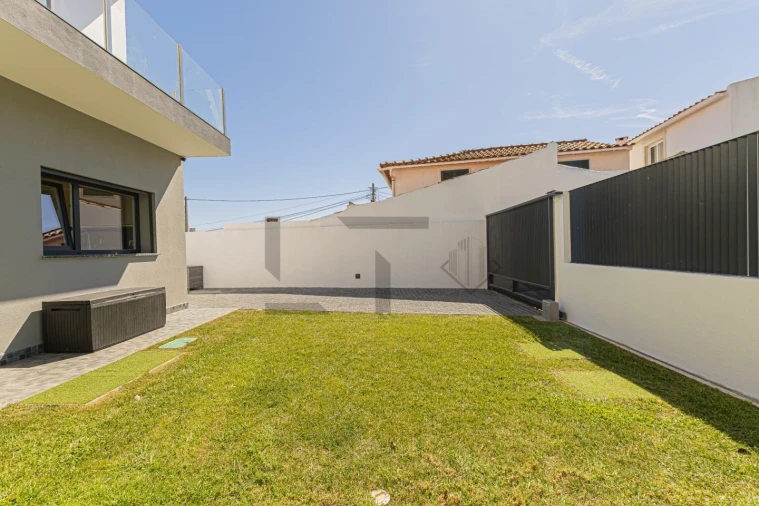 Moradia T3 para Venda em Alcabideche Foto 49