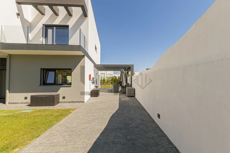 Moradia T3 para Venda em Alcabideche Foto 51