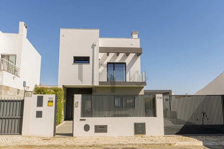 Moradia T3 para Venda em Alcabideche Foto 58