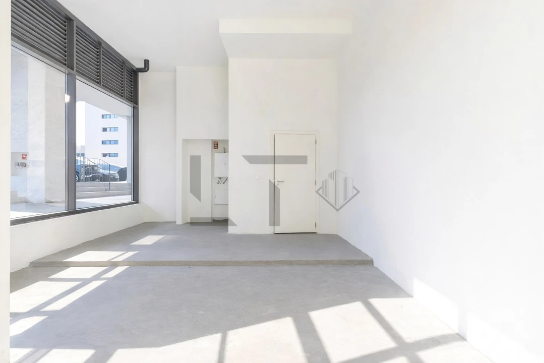 Loja para Arrendamento em Lumiar Foto 12