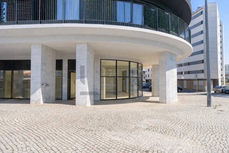 Loja para Arrendamento em Lumiar