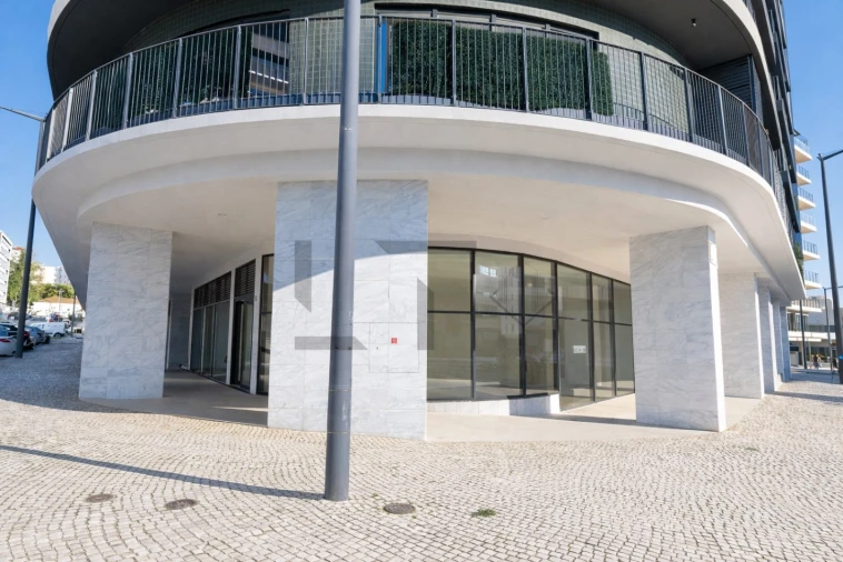 Loja para Arrendamento em Lumiar Foto 2