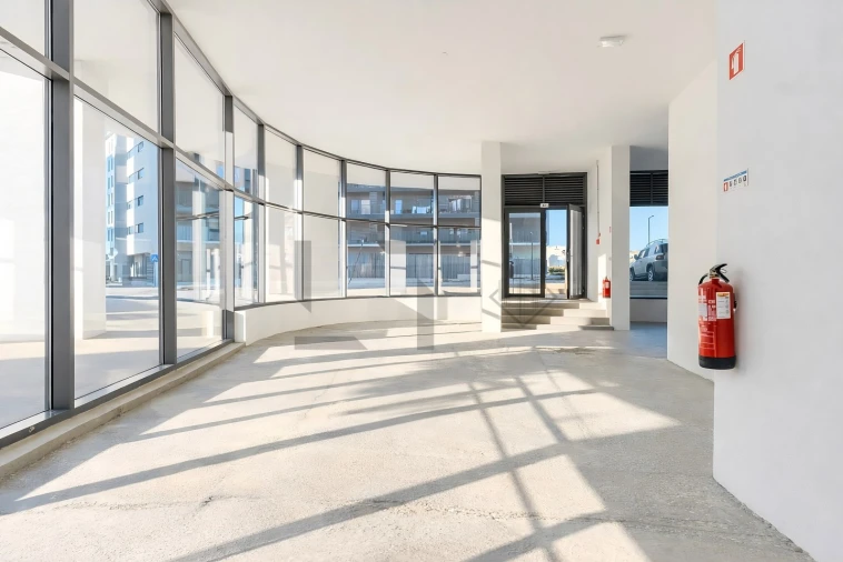 Loja para Arrendamento em Lumiar Foto 9