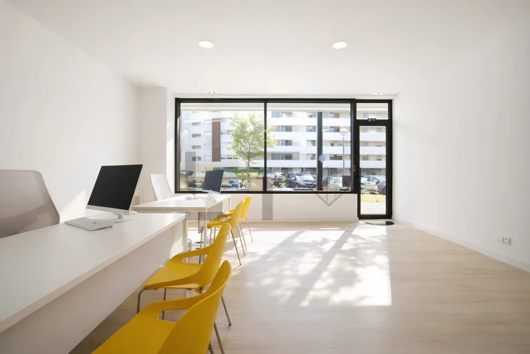 Loja para Arrendamento em Lumiar