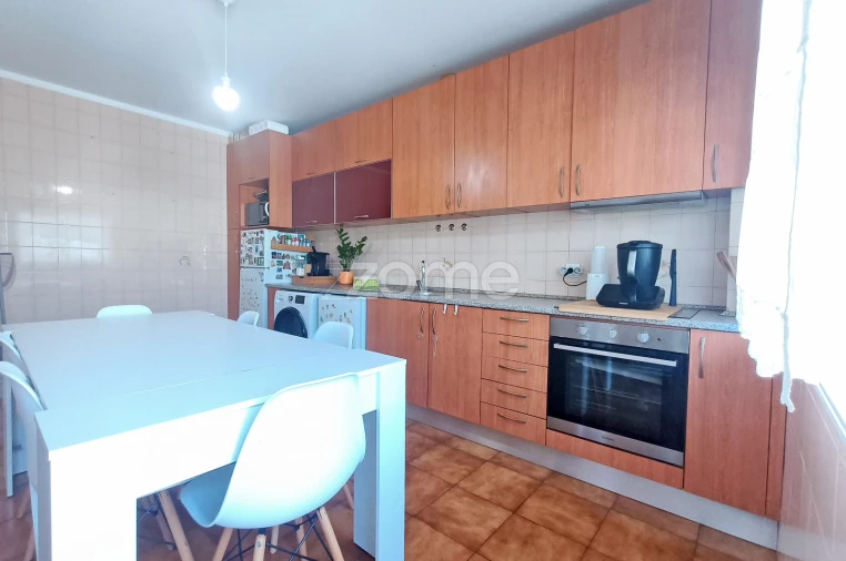 Apartamento T3 para Venda em Delães Foto 3