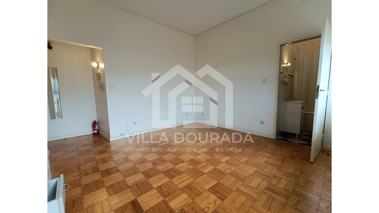 Apartamento para Venda em Lordelo do Ouro e Massarelos Foto 4