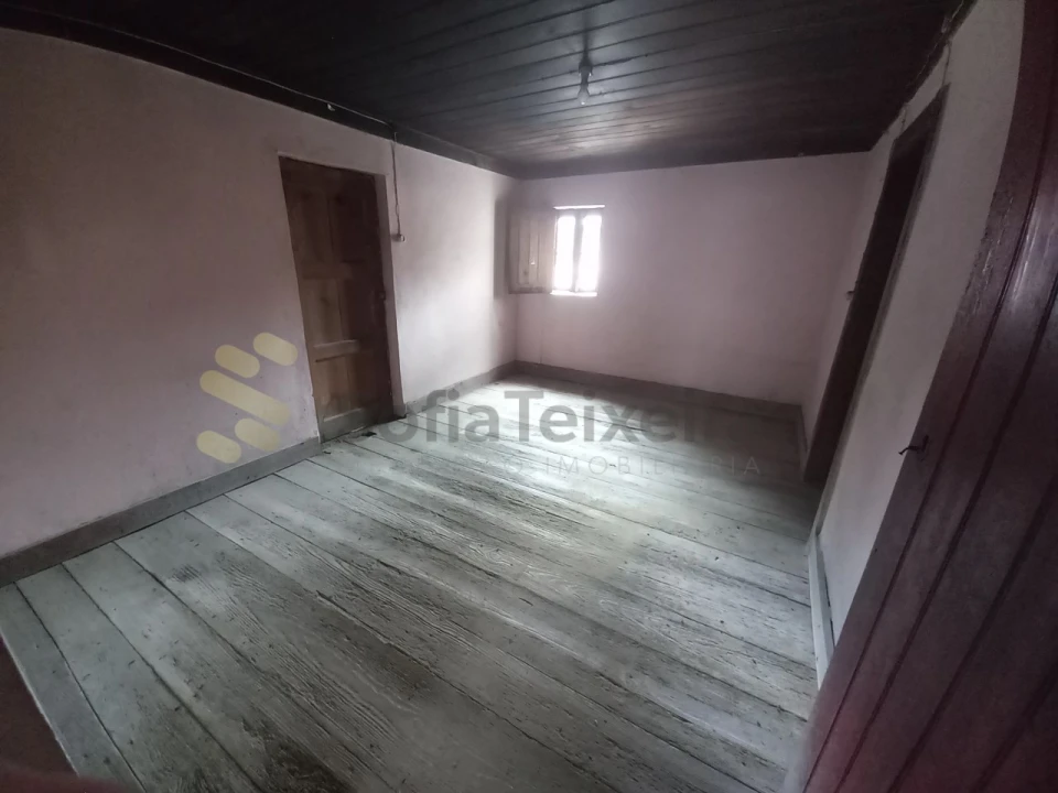 Moradia T3 para Venda em Perozelo Foto 17