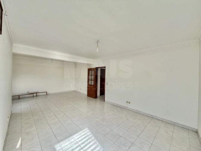 Apartamento T2 para Venda em Benavente Foto 3