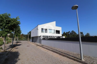 Terreno para Venda em Anta e Guetim