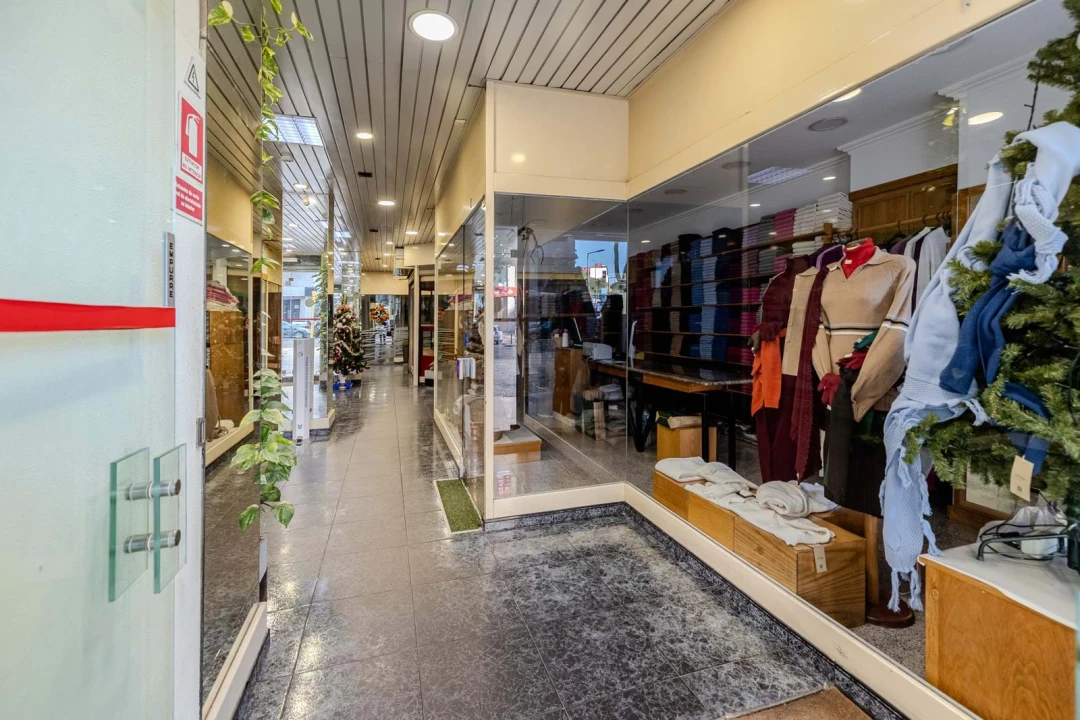 Armazém para Venda em São Domingos de Benfica Foto 19