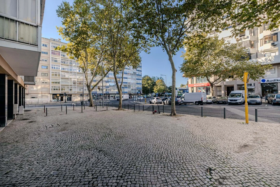 Armazém para Venda em São Domingos de Benfica Foto 23