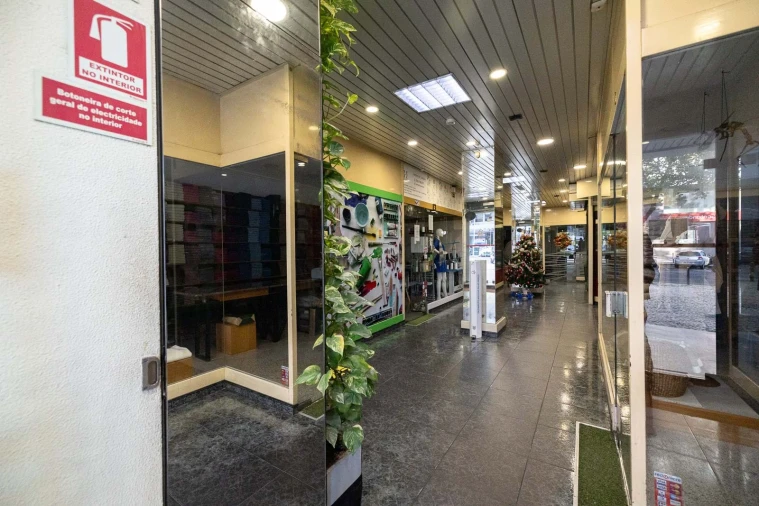 Armazém para Venda em São Domingos de Benfica Foto 13