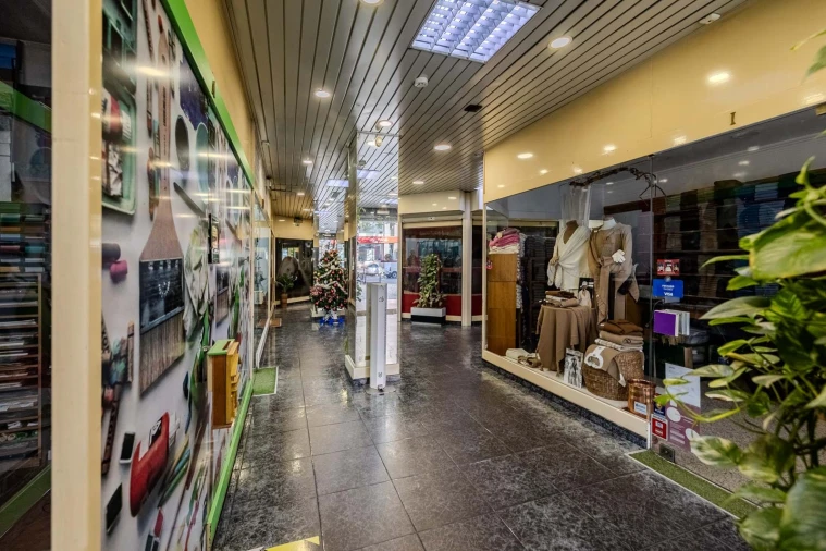 Armazém para Venda em São Domingos de Benfica Foto 1