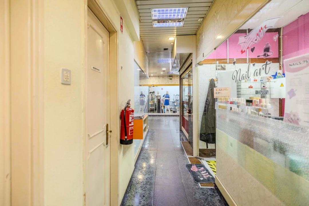 Armazém para Venda em São Domingos de Benfica Foto 7