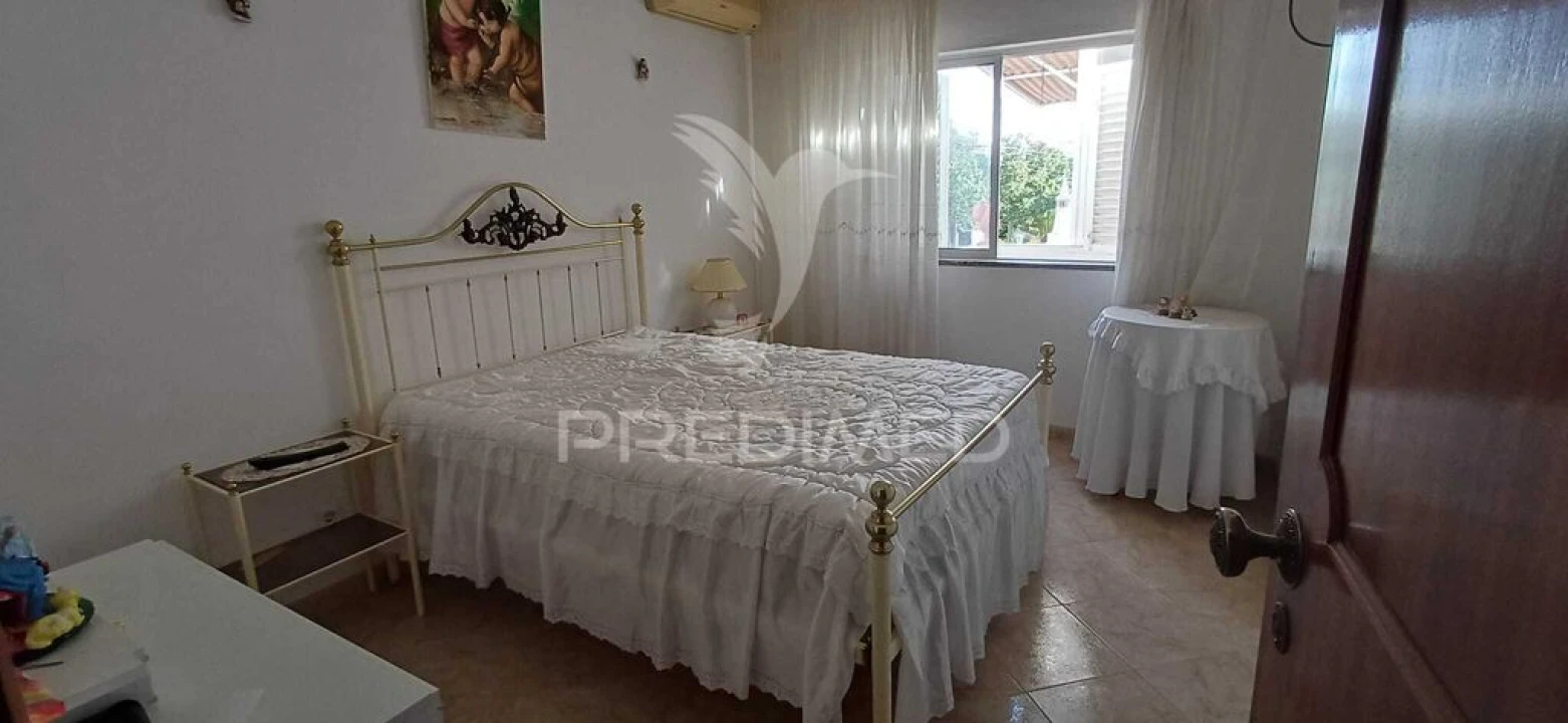 Moradia T4 para Venda em Estômbar e Parchal Foto 6