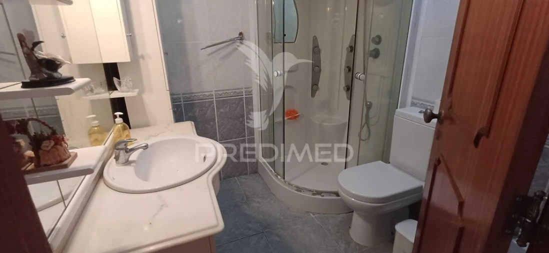 Moradia T4 para Venda em Estômbar e Parchal Foto 8