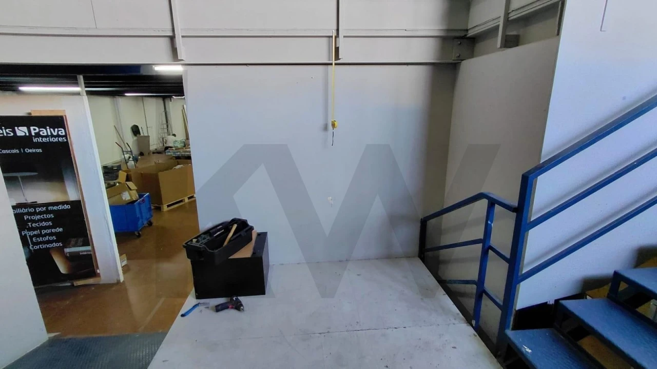 Armazém para Arrendamento em Rio de Mouro Foto 3
