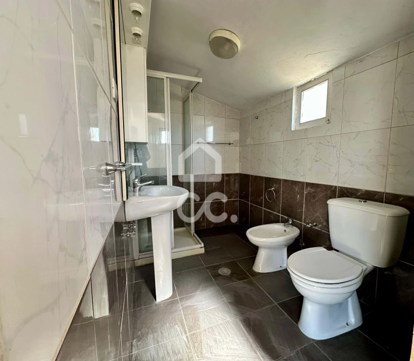 Moradia T2 para Venda em Lomba Foto 16