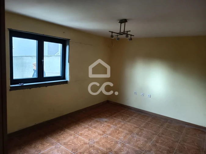 Moradia T2 para Venda em Lomba Foto 9