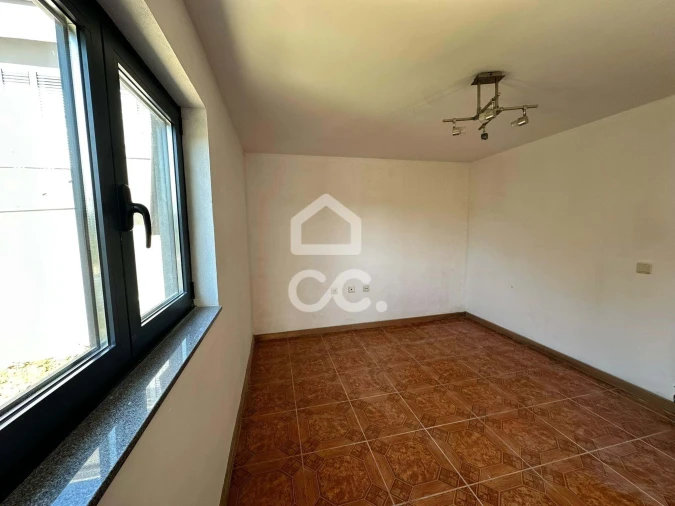 Moradia T2 para Venda em Lomba Foto 12