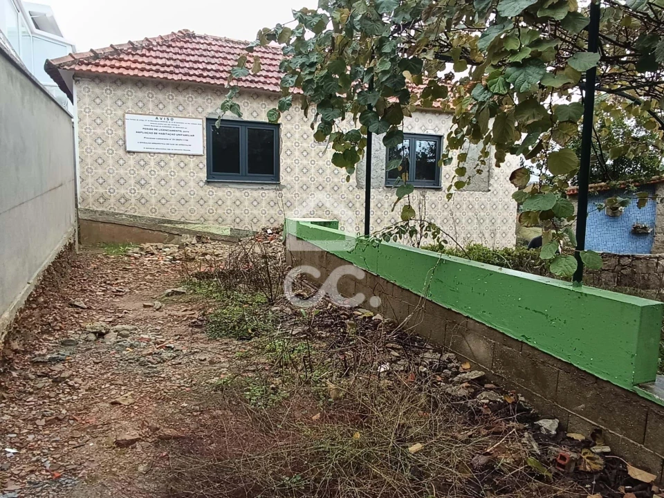 Moradia T2 para Venda em Lomba Foto 8