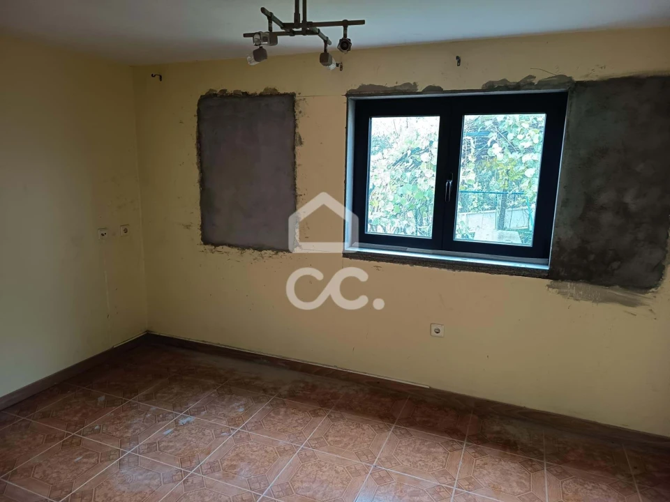 Moradia T2 para Venda em Lomba Foto 11