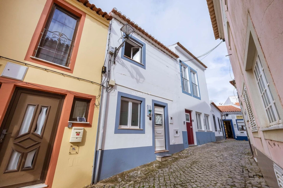 Moradia T1 para Venda em Lagos (São Sebastião e Santa Maria) Foto 1