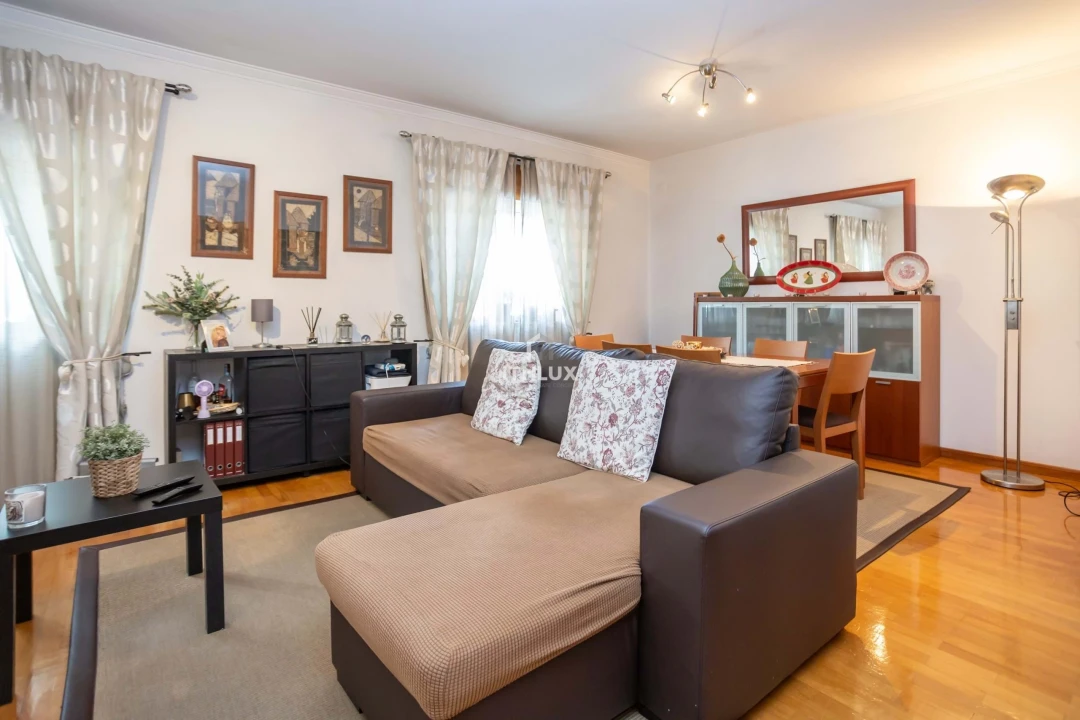 Apartamento T2 para Venda em Algés, Linda-A-Velha e Cruz Quebrada-Dafundo Foto 2