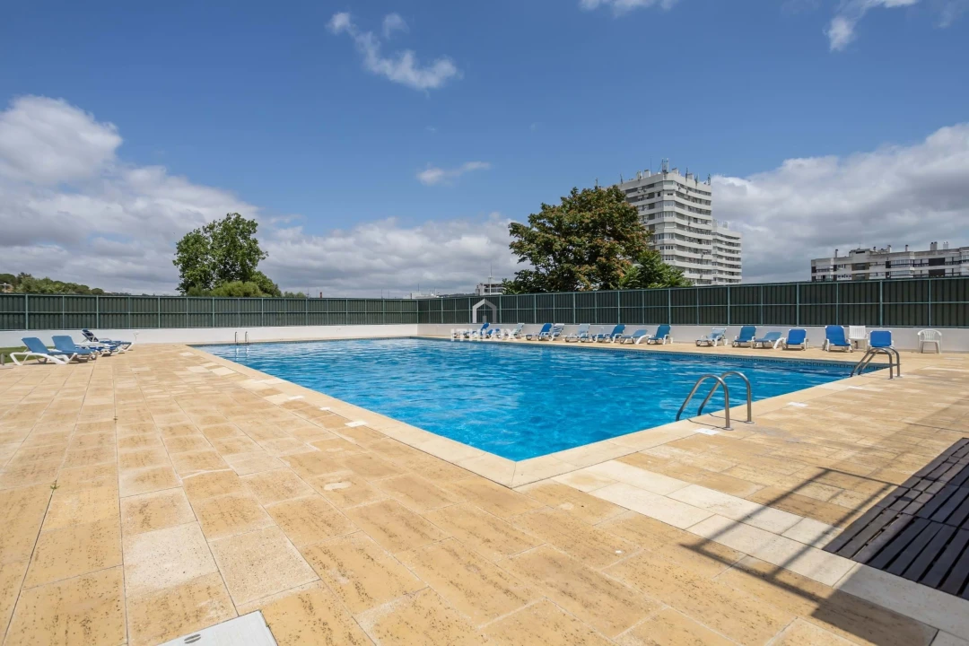 Apartamento T2 para Venda em Algés, Linda-A-Velha e Cruz Quebrada-Dafundo Foto 1