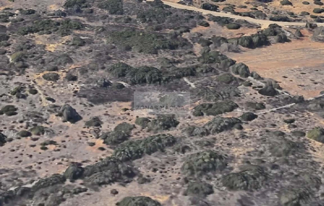 Terreno para Venda em Lagos (São Sebastião e Santa Maria) Foto 2
