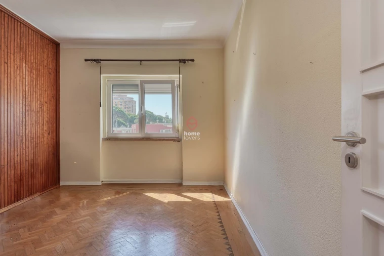 Apartamento T5 para Venda em Costa da Caparica Foto 13